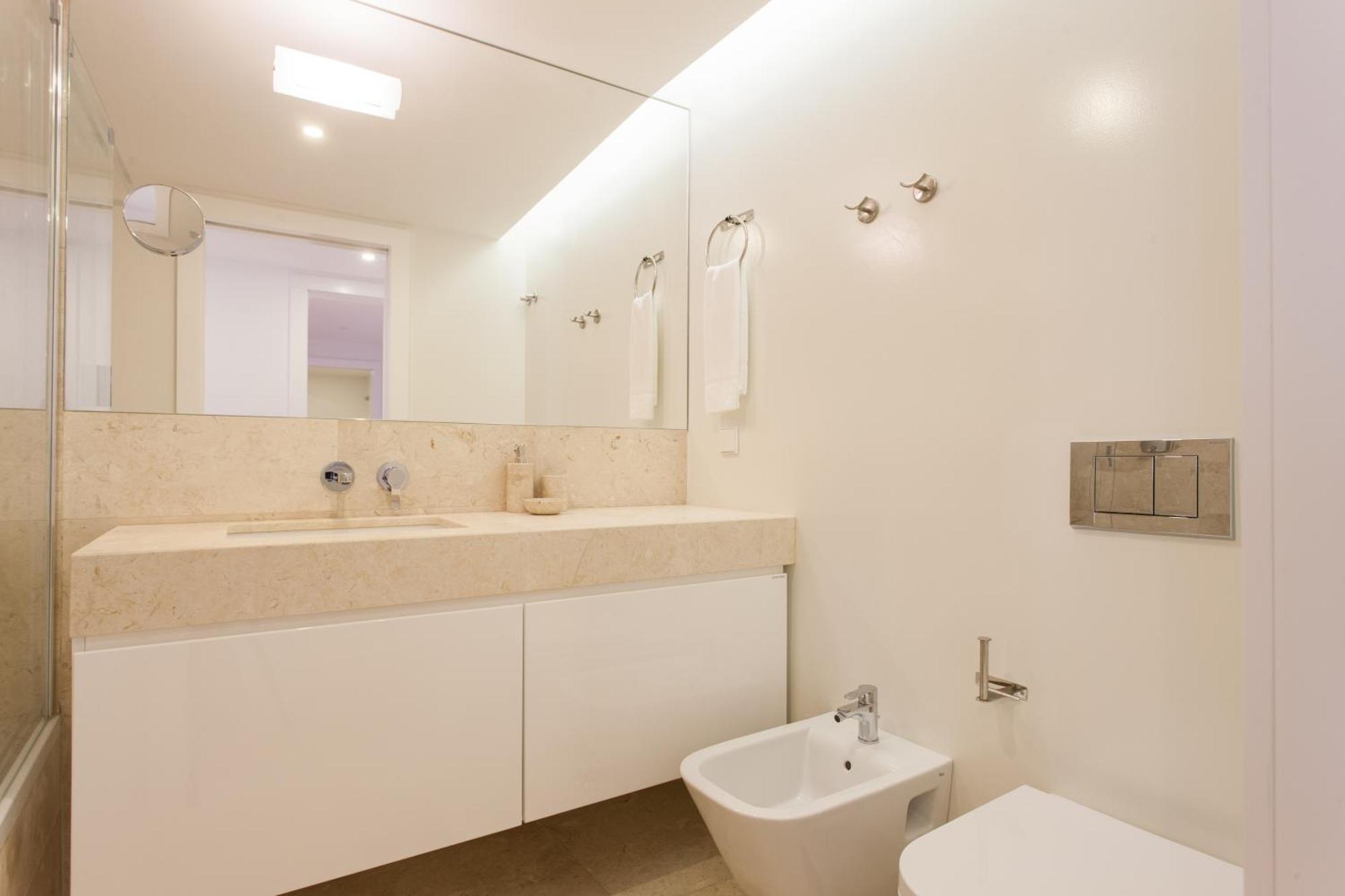 Mouraria Blue Three-Bedroom Apartment W/ Parking - By Lu Holidays Lisboa Екстериор снимка
